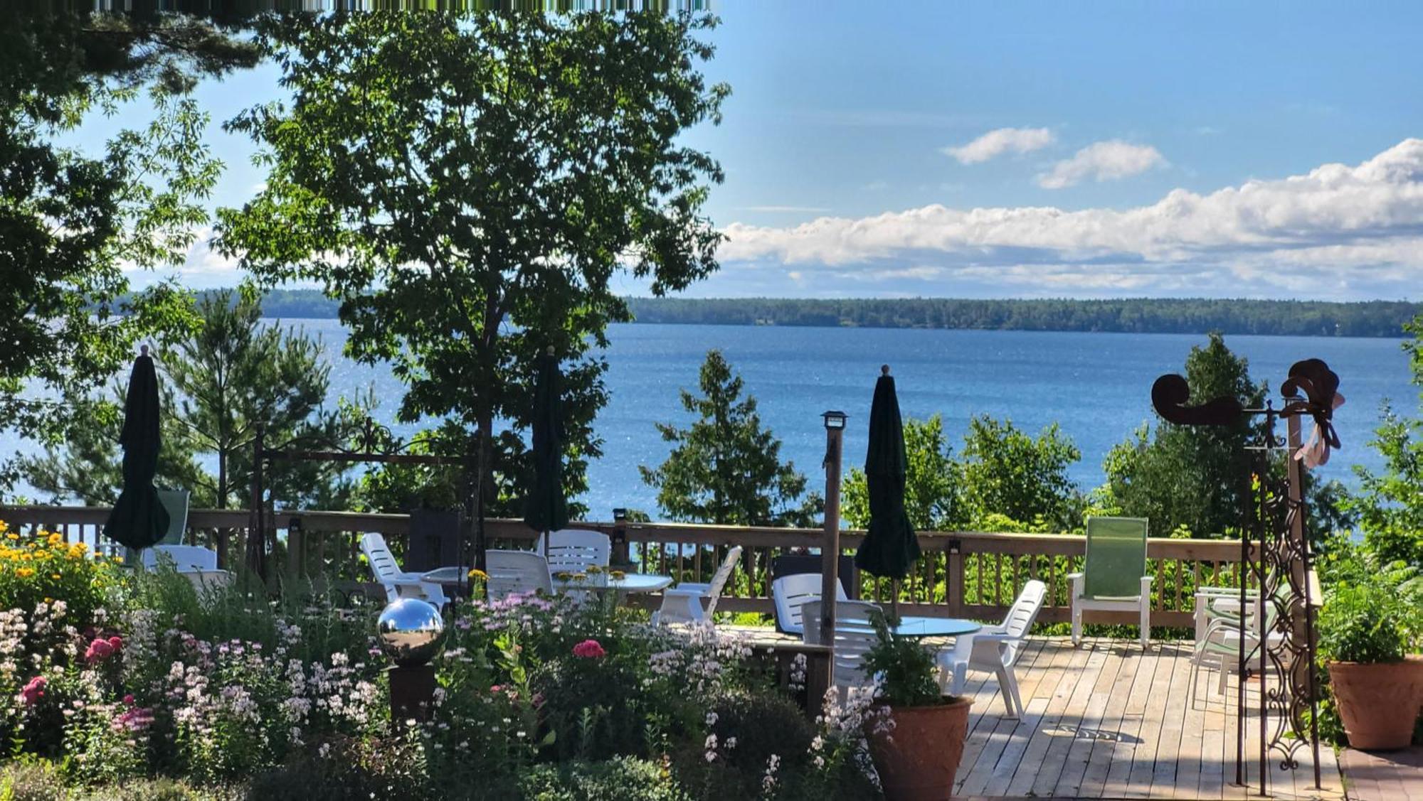 Chequamegon Lake Superior Lodge Bayfield Eksteriør billede